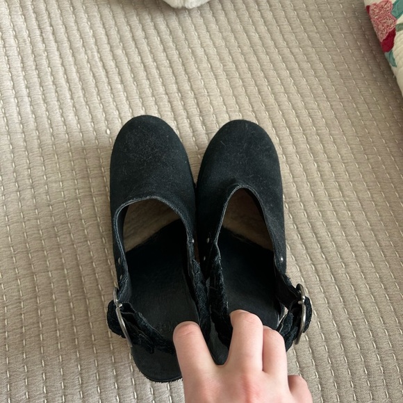 UGG platform heel shoes - Picture 2 of 5